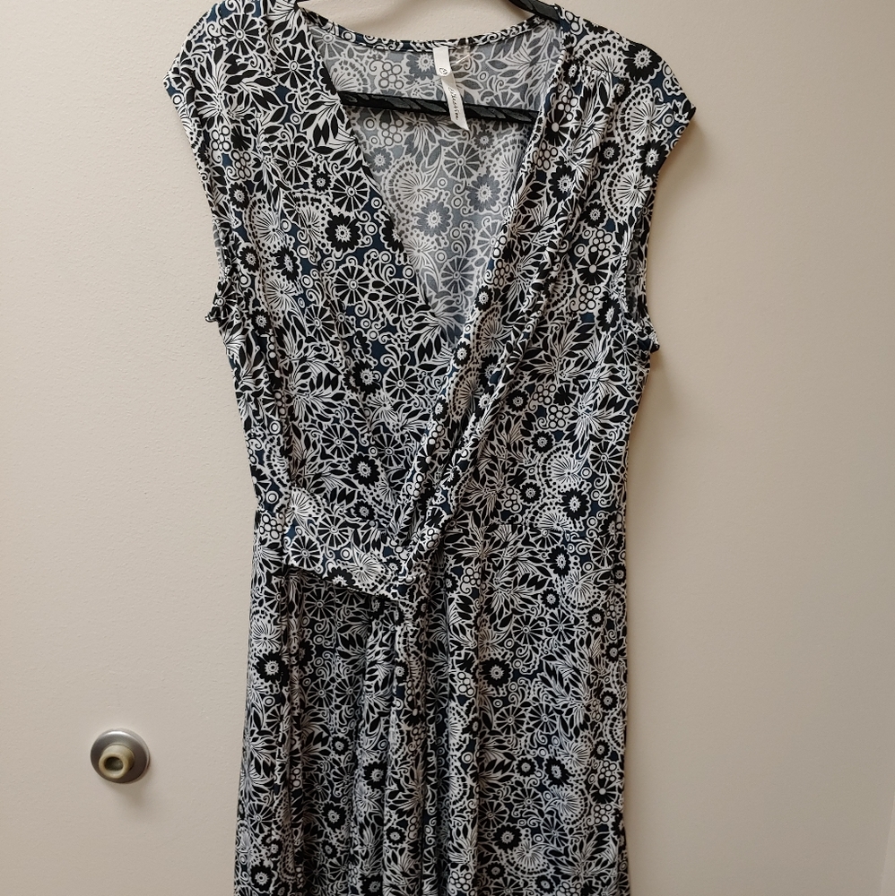 NY Collection Faux Wrap Dress with Knot Detail - Picture 2 of 7